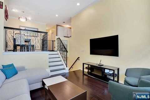 400 Kingston Court, West New York, NJ 07093