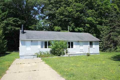 105 Ferry Ave, Charlevoix, MI 49720