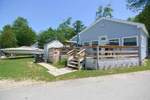 209 Chases Grove Road, Derry, NH 03038