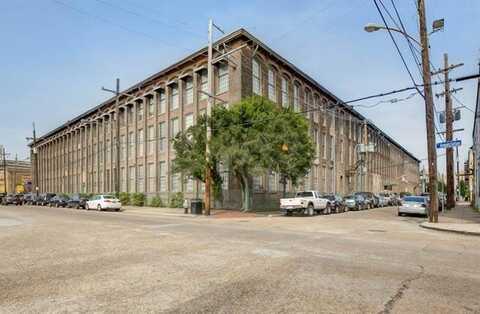 920 POEYFARRE Street, New Orleans, LA 70130