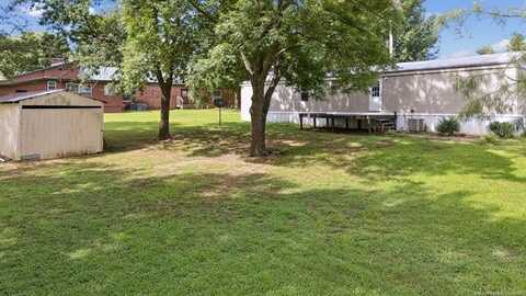 2 E 1066 Road, Council Hill, OK 74428