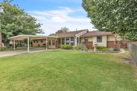 829 Arnold Avenue, Moore, OK 73160