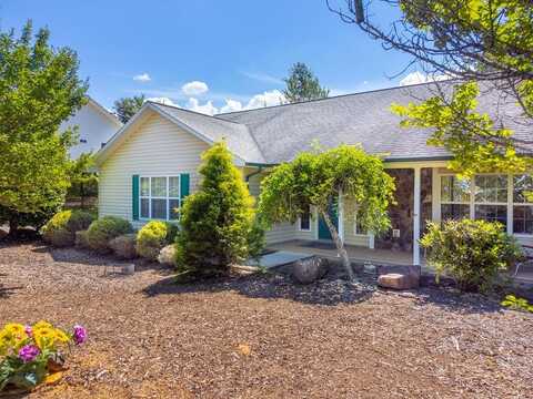 157 WEst Coventry Dr, Franklin, NC 28734