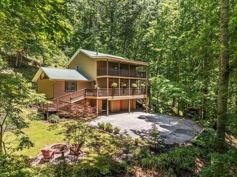 747 Bear Cove Cir, Bryson City, NC 28713