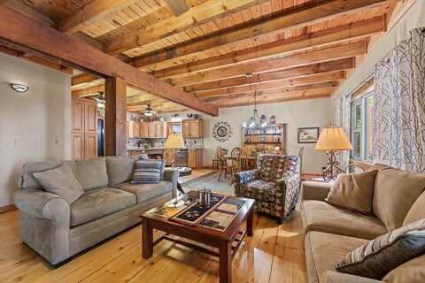 747 Bear Cove Cir, Bryson City, NC 28713