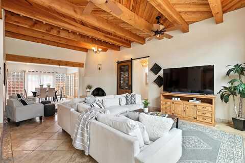 1121 Marigold Drive NE, Albuquerque, NM 87122