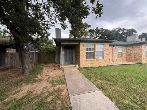 739 Woodland Court, Kennedale, TX 76060