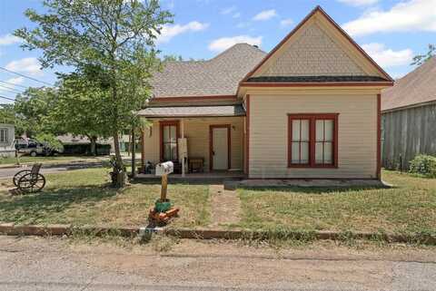 916 5th Avenue, Mineral Wells, TX 76067