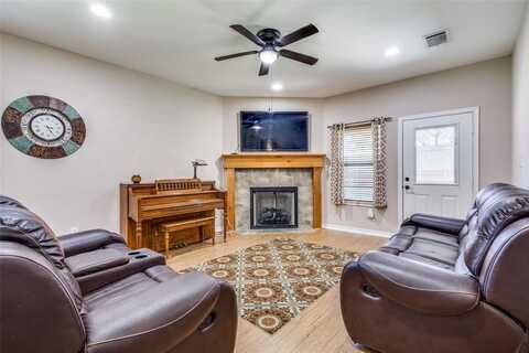 402 E Main Street, Tioga, TX 76271