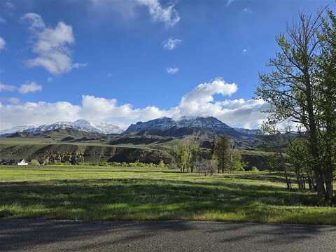 48 Big Creek Dr, Cody, WY 82414