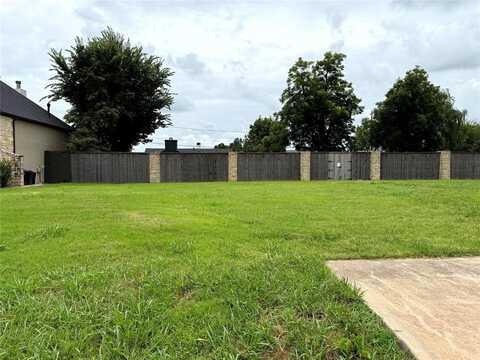 1722 Huntington Avenue, Nichols Hills, OK 73116