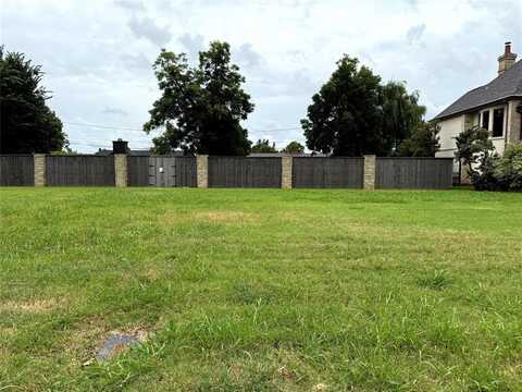 1724 Huntington Avenue, Nichols Hills, OK 73116