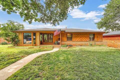 805 Shore Drive, Elk City, OK 73644