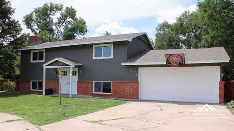2003 N Apache Drive, Garden City, KS 67846