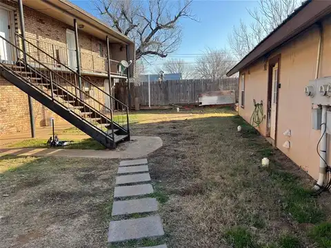 312 N Caddo Street, Weatherford, OK 73096