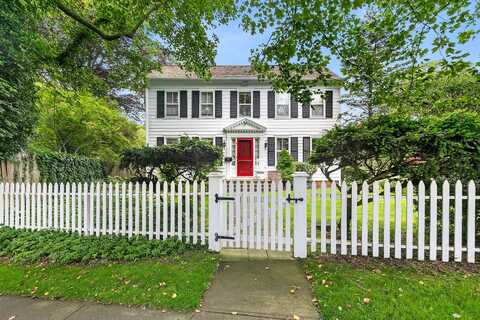 195 Main Street, East Hampton, NY 11937