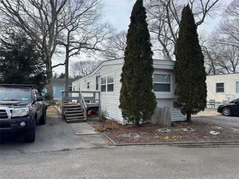 37 Hubbard unit 38, Riverhead, NY 11901