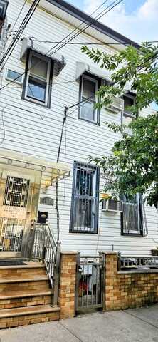 3814 27th St, Long Island City, NY 11101