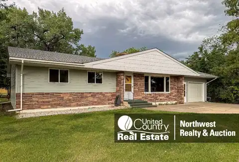 27 S 3rd St W, Malta, MT 59538
