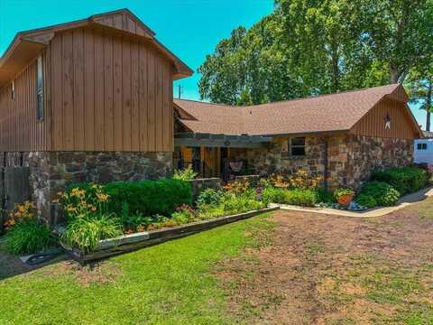 308 W Chickasaw Ave, Washington, OK 73093
