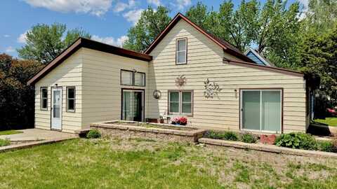 201 3rd Ave NW, Bowman, ND 58623