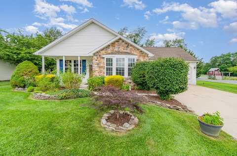 38 Lantern Ln, Shippensburg, PA 17257