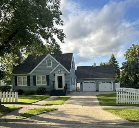 1111 6th St. NE, Devils Lake, ND 58301