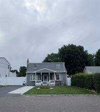 126 E 12th St, Huntington Station, NY 11746