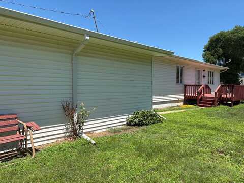 747 N Commercial, Superior, NE 68978