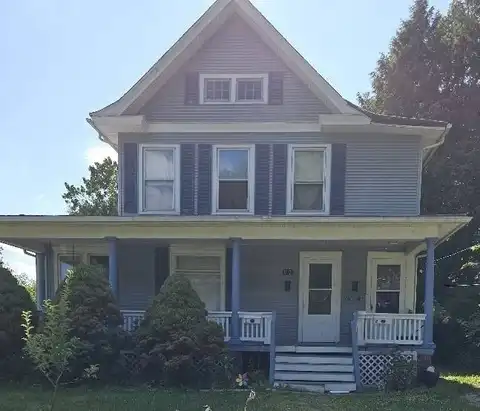 982 North Cedar Street, Galesburg, IL 61401