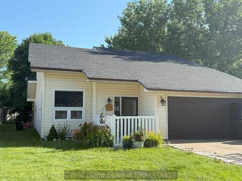 805 14th St, Central City, NE 68826