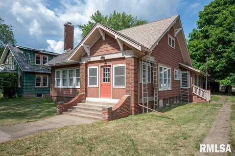 708 MAIN Street, Henry, IL 61537