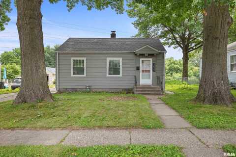 2633 ESPLANADE Avenue, Davenport, IA 52803