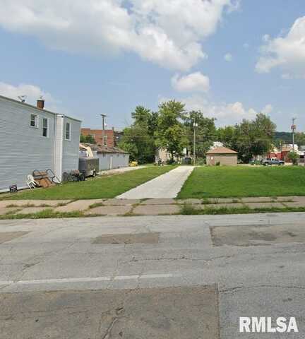 1120 & 1124 W 3RD Street, Davenport, IA 52802