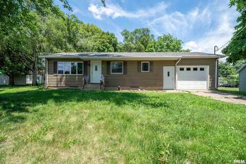 105 E 9TH Street, Delavan, IL 61734