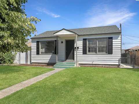 1027 W Margaret St, Pasco, WA 99301