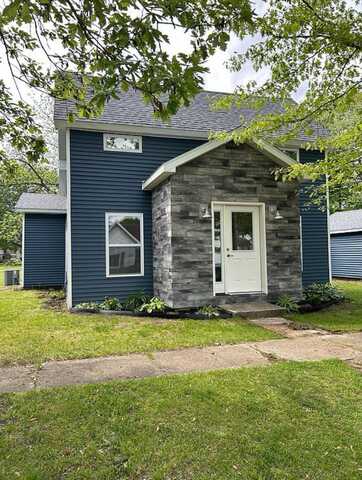 719 N Hathaway Street, Winamac, IN 46996