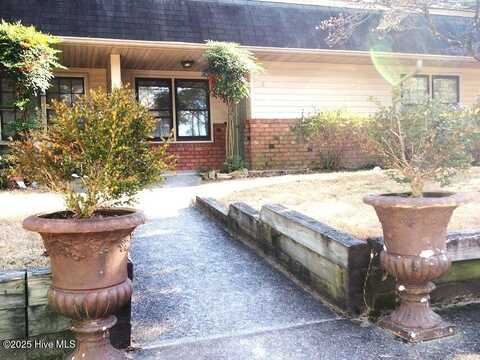 220 E Illinois Avenue, Southern Pines, NC 28387