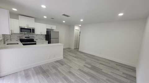 618 SW 14th Ter., Fort Lauderdale, FL 33312