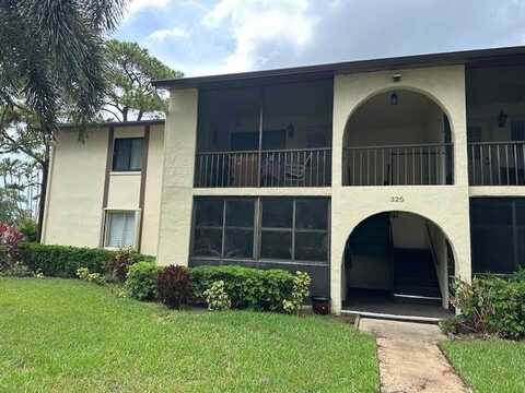325 Knotty Pine Cir, Greenacres, FL 33463