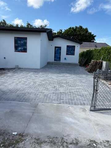675 NW 67th St, Miami, FL 33150