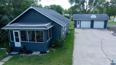 630 Stockwell St, Pukwana, SD 57370