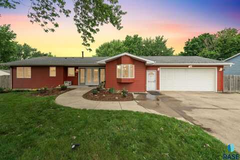 121 S 5th Ave, Brandon, SD 57005