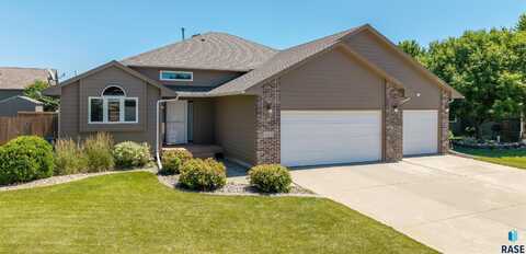 7112 S Mogen Ave, Sioux Falls, SD 57108