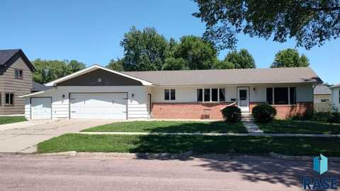 602 S 3rd St, Beresford, SD 57004