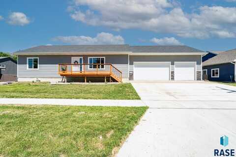 220 N Elm St, Lennox, SD 57039