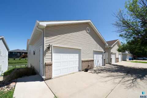 1418 E Redwood Blvd, Brandon, SD 57005