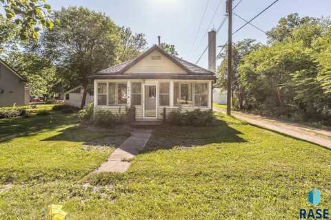 621 Montana St, Centerville, SD 57014