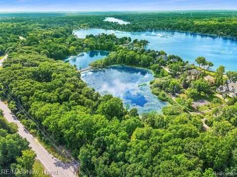 6100 PONTIAC TRAIL, West Bloomfield, MI 48323