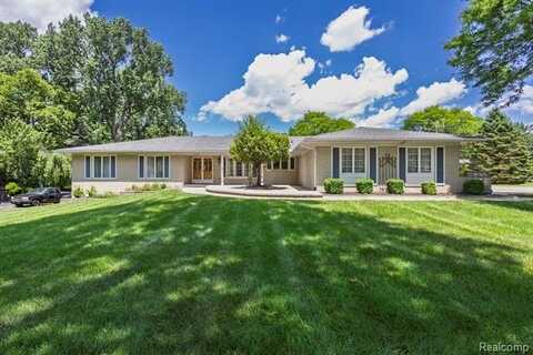 20065 N Riverhill Drive, Clinton Township, MI 48036